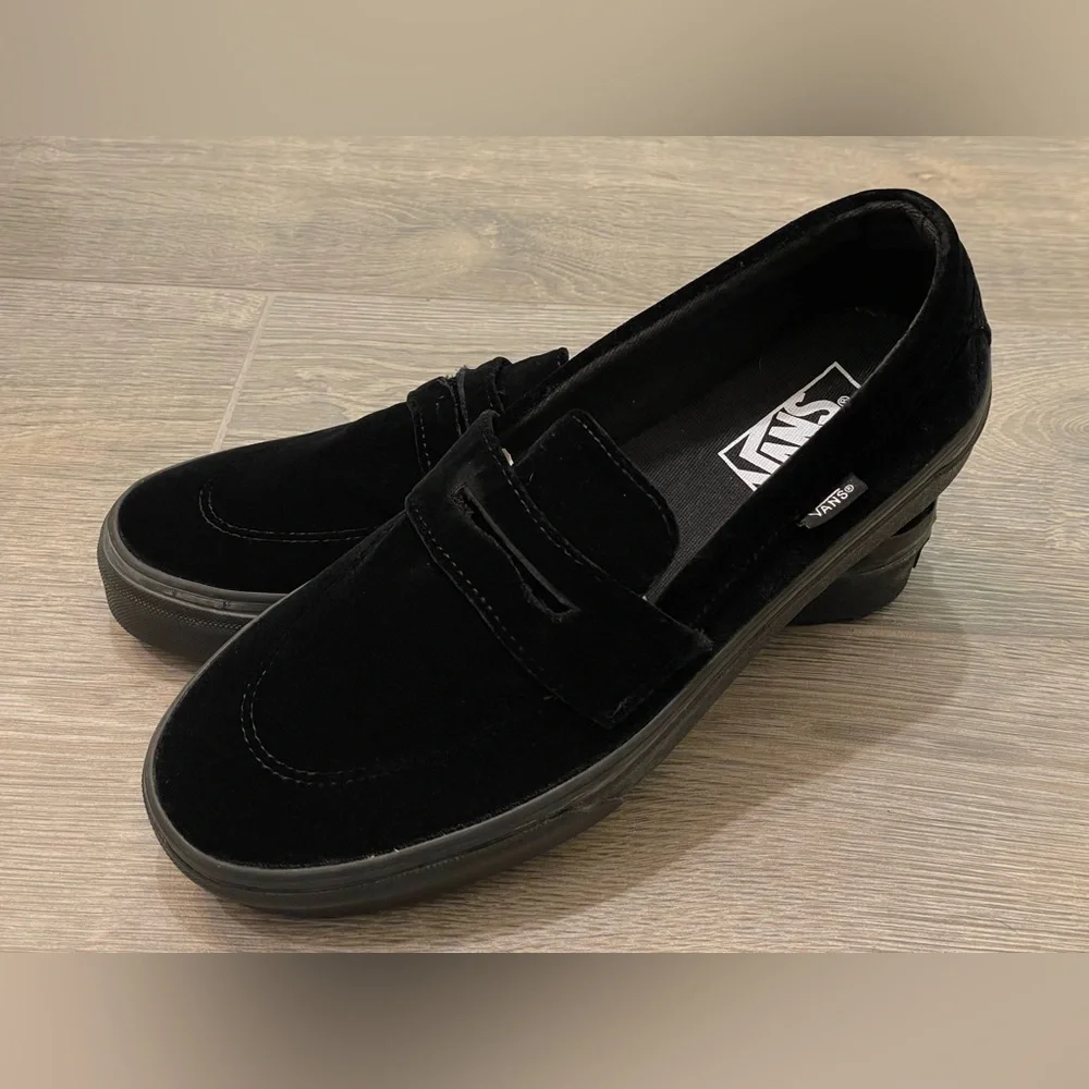 NWOT - Vans Skate Style 53 Velvet Black